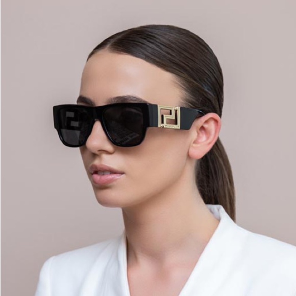 NWT VERSACE GRECA SUNGLASSES MOD.4403 BLACK WITH BRANDED CASE AND LENS CLOTH